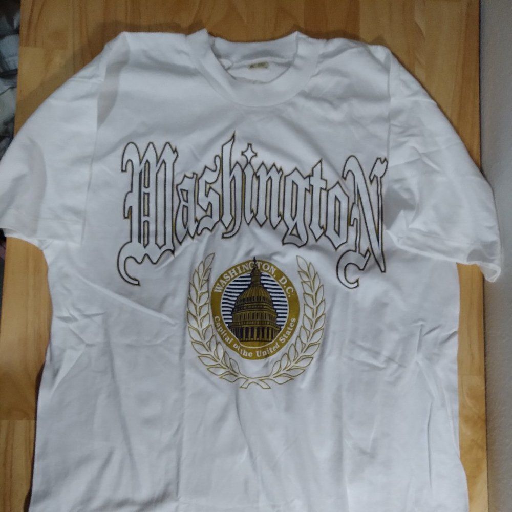 DS Vintage Washington D.C. Old English Font Spell Out T-Shirt
